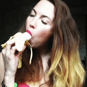 girls_eat_bananas_11