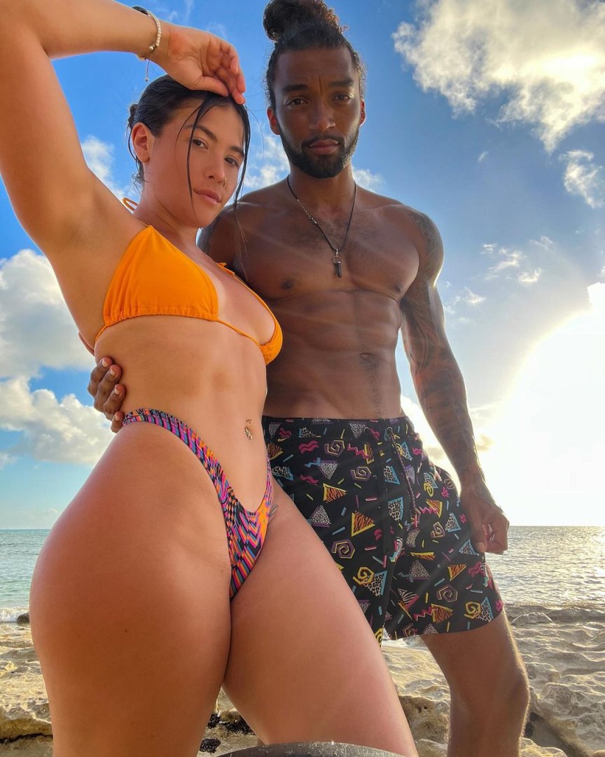 Emmalee went to the Bahamas on vacation.  Met this handsome stranger on the beach ....jpg