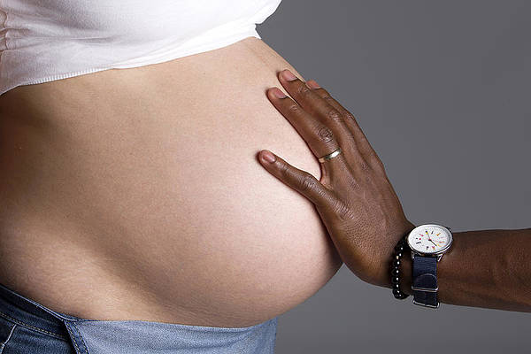 pregnant-belly-raw-afrika-photography